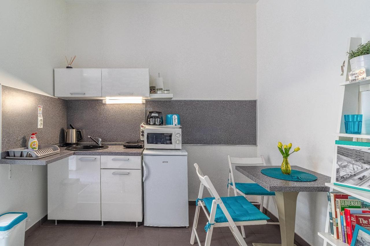 Bratislava -Apartment Near The City Center With A Balcony Екстериор снимка